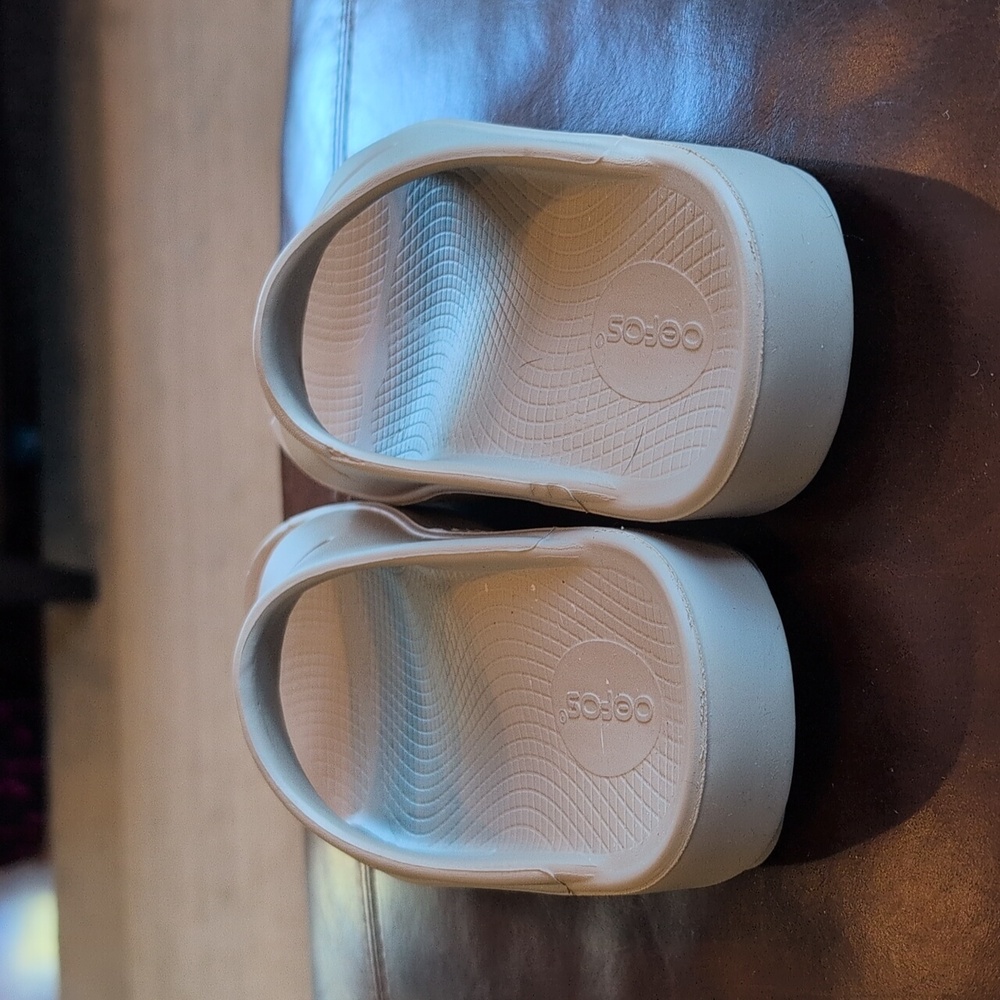 Oofos Grey Slides 7 - Picture 3 of 11